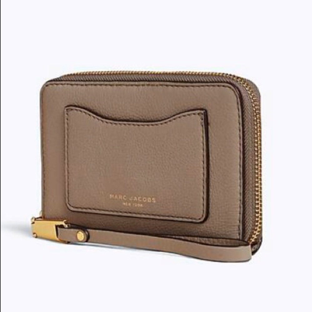 MARC JACOBS Recruit Zip Phone Wristlet mink & gold